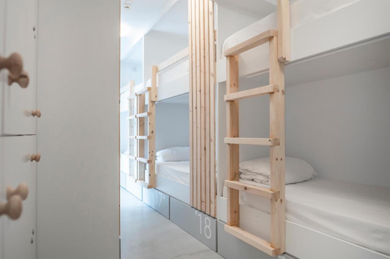 Bedspot Hostel Fira  Eksteriør billede