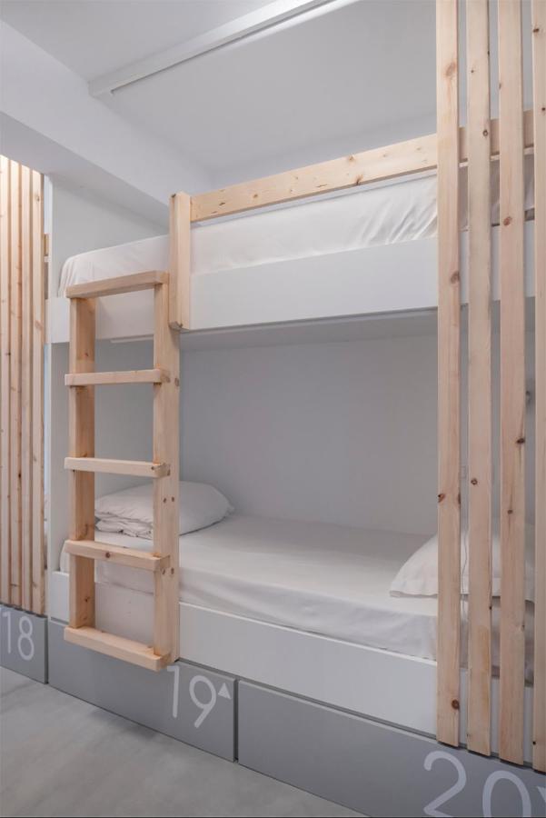 Bedspot Hostel Fira  Eksteriør billede