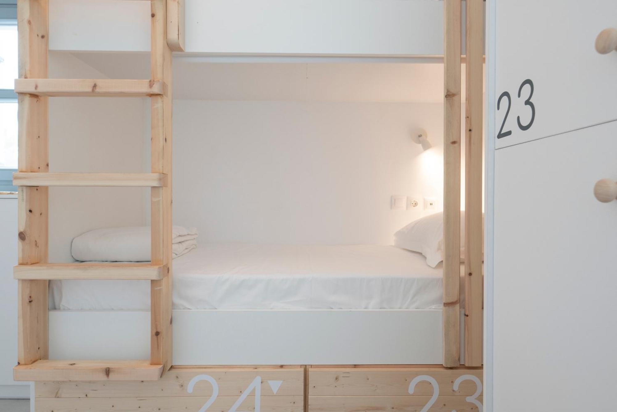 Bedspot Hostel Fira  Eksteriør billede