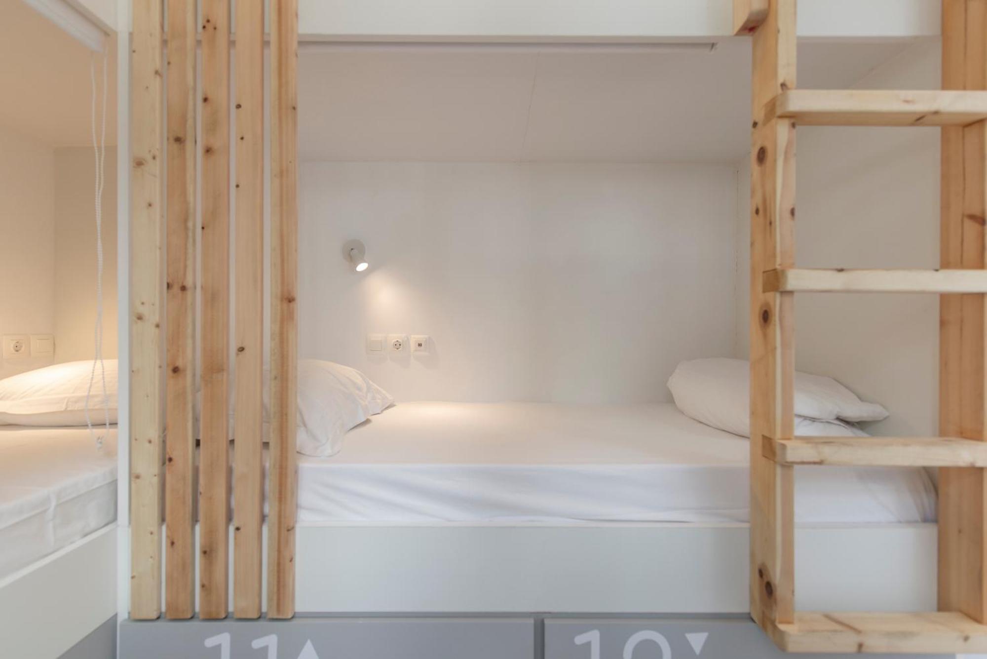 Bedspot Hostel Fira  Eksteriør billede