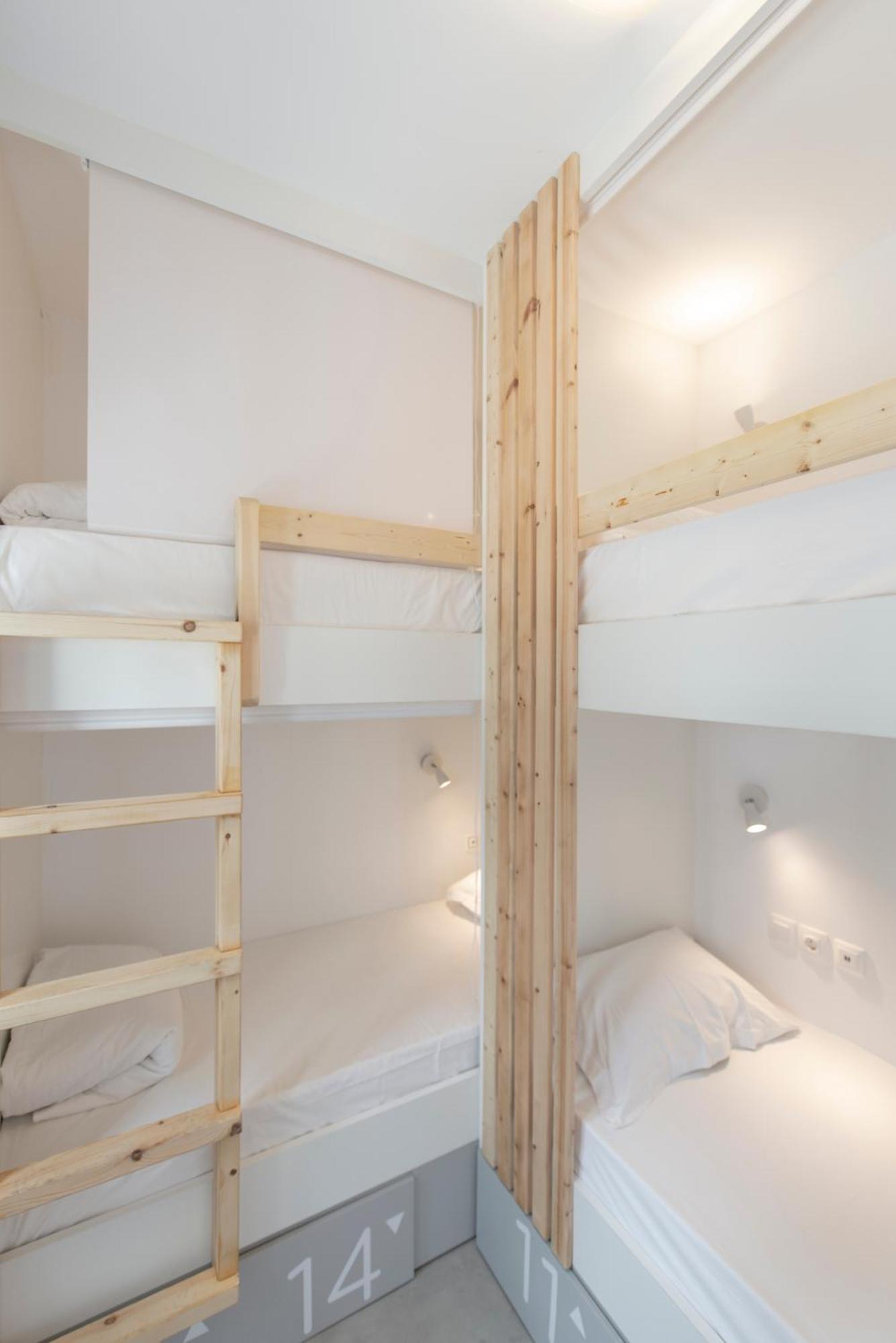 Bedspot Hostel Fira  Eksteriør billede