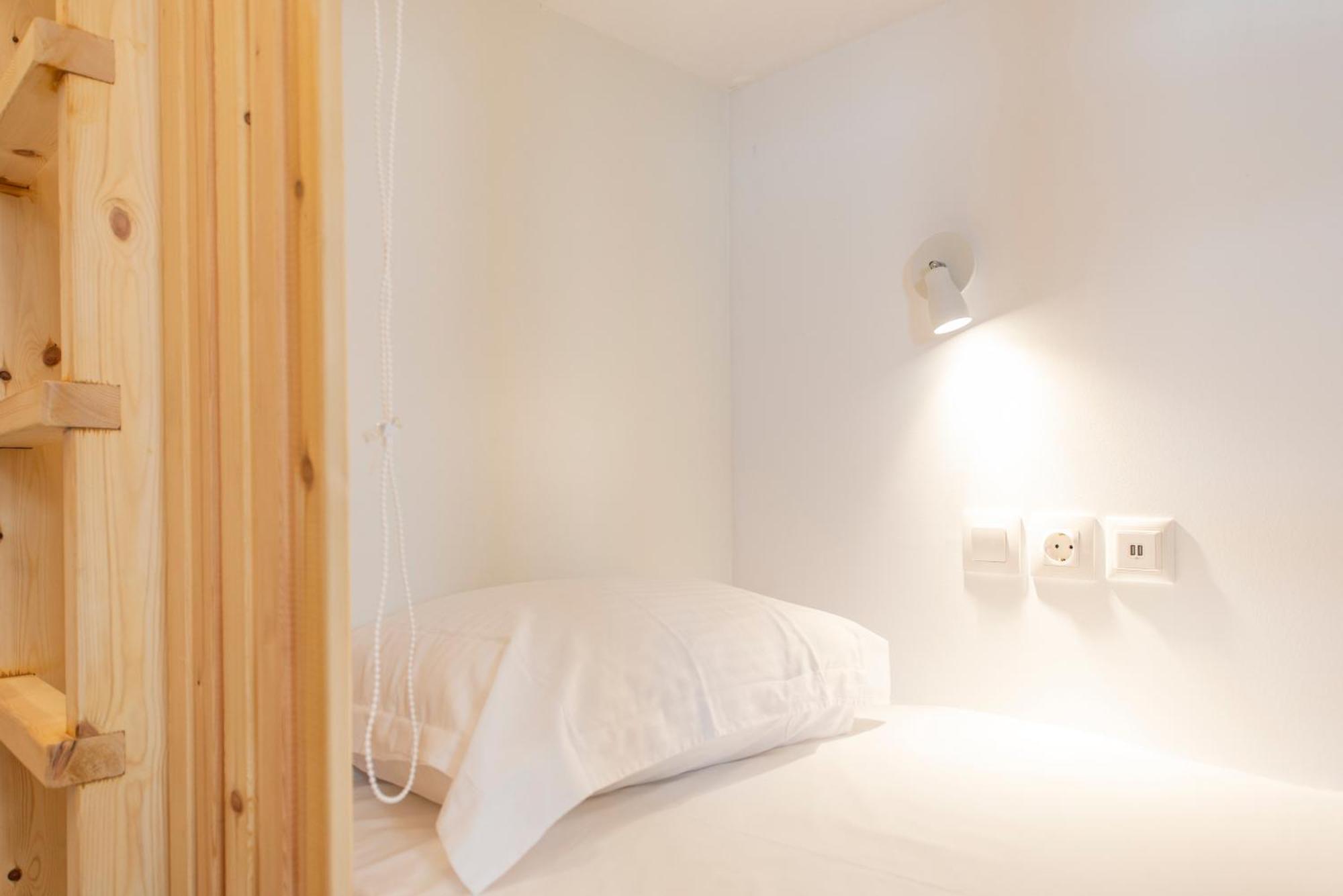Bedspot Hostel Fira  Eksteriør billede