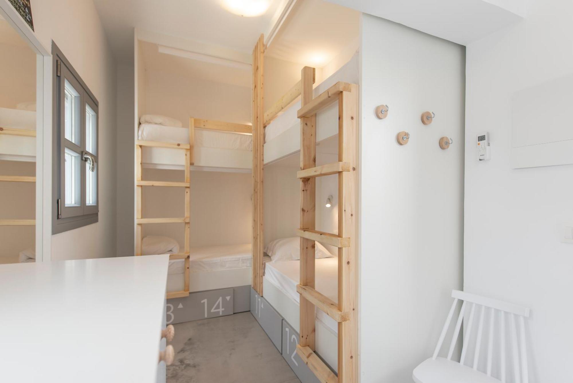 Bedspot Hostel Fira  Eksteriør billede