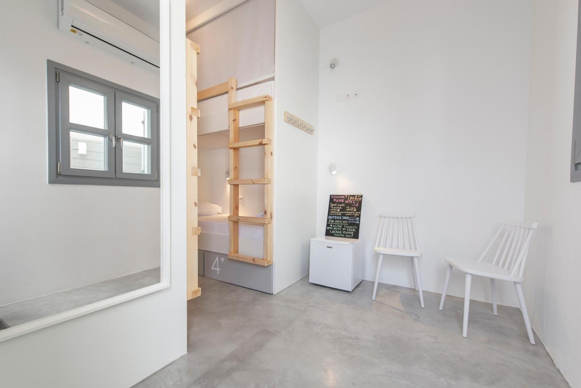 Bedspot Hostel Fira  Eksteriør billede