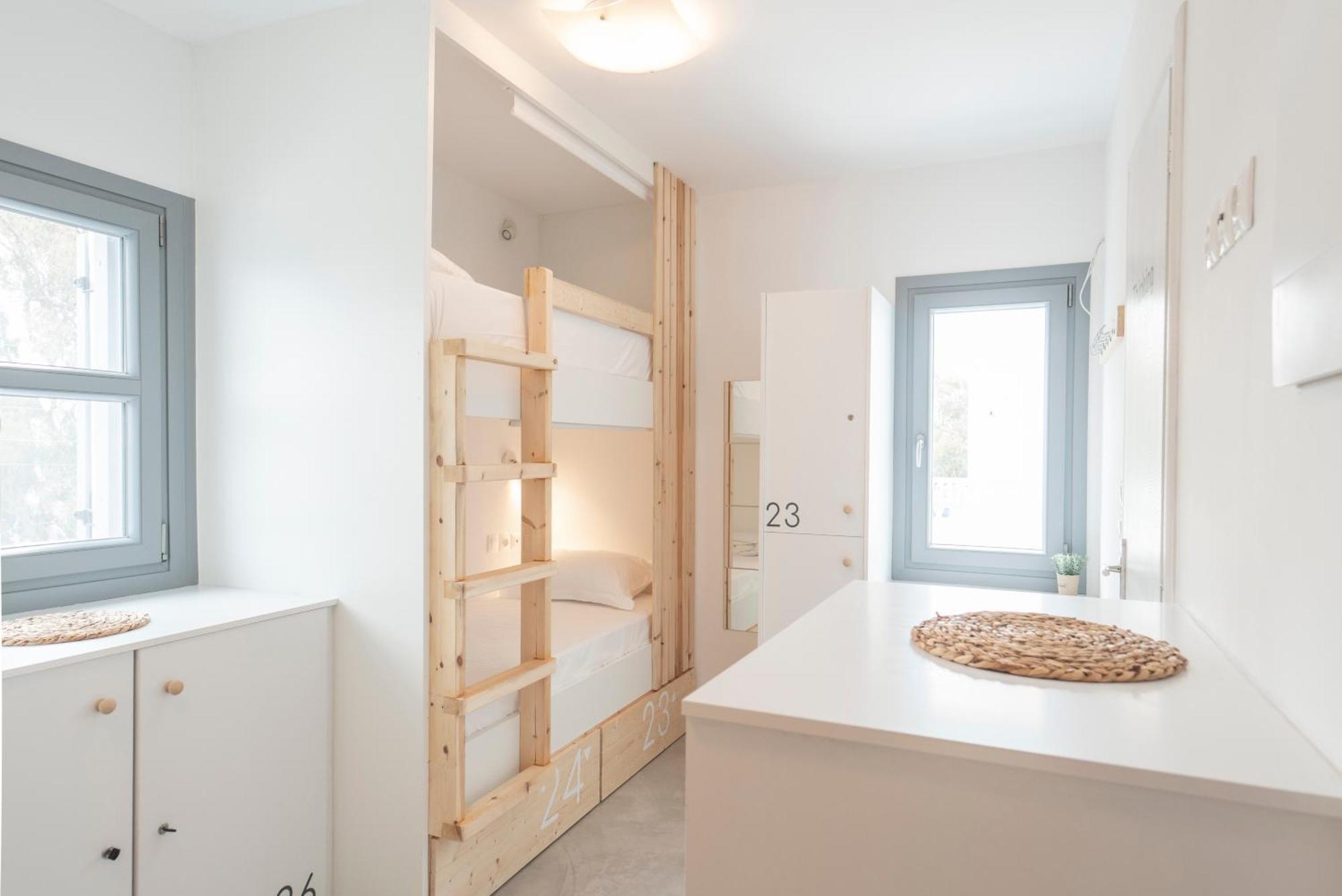 Bedspot Hostel Fira  Eksteriør billede