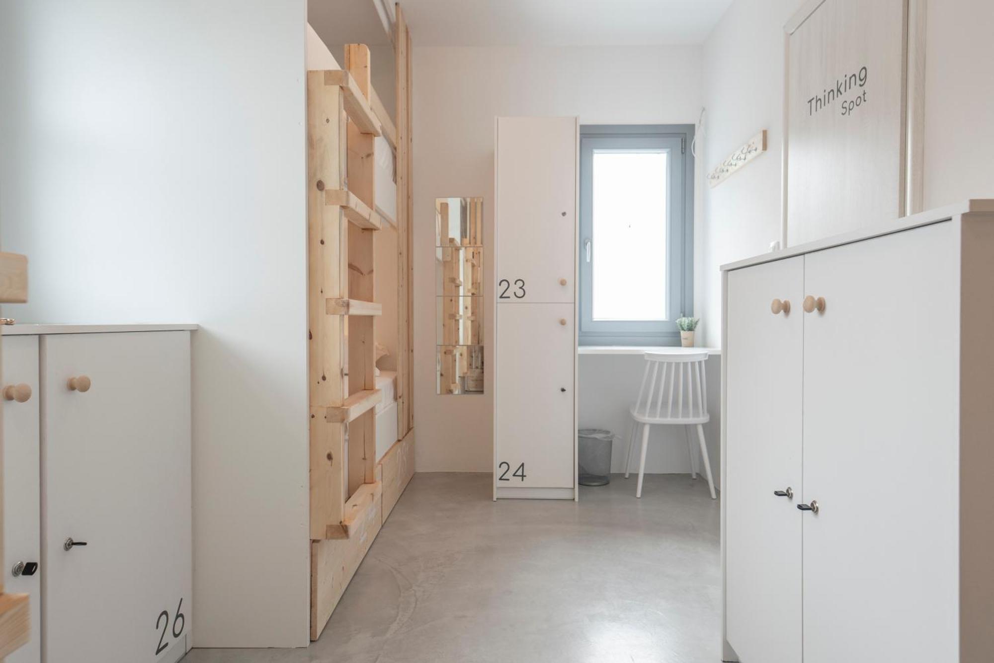 Bedspot Hostel Fira  Eksteriør billede