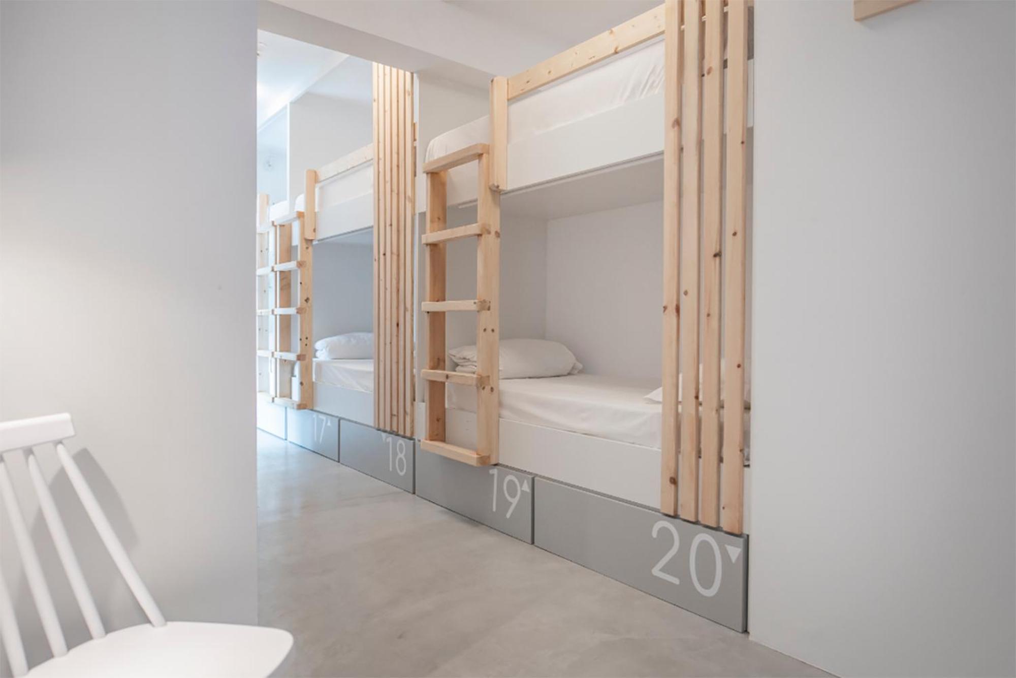 Bedspot Hostel Fira  Eksteriør billede