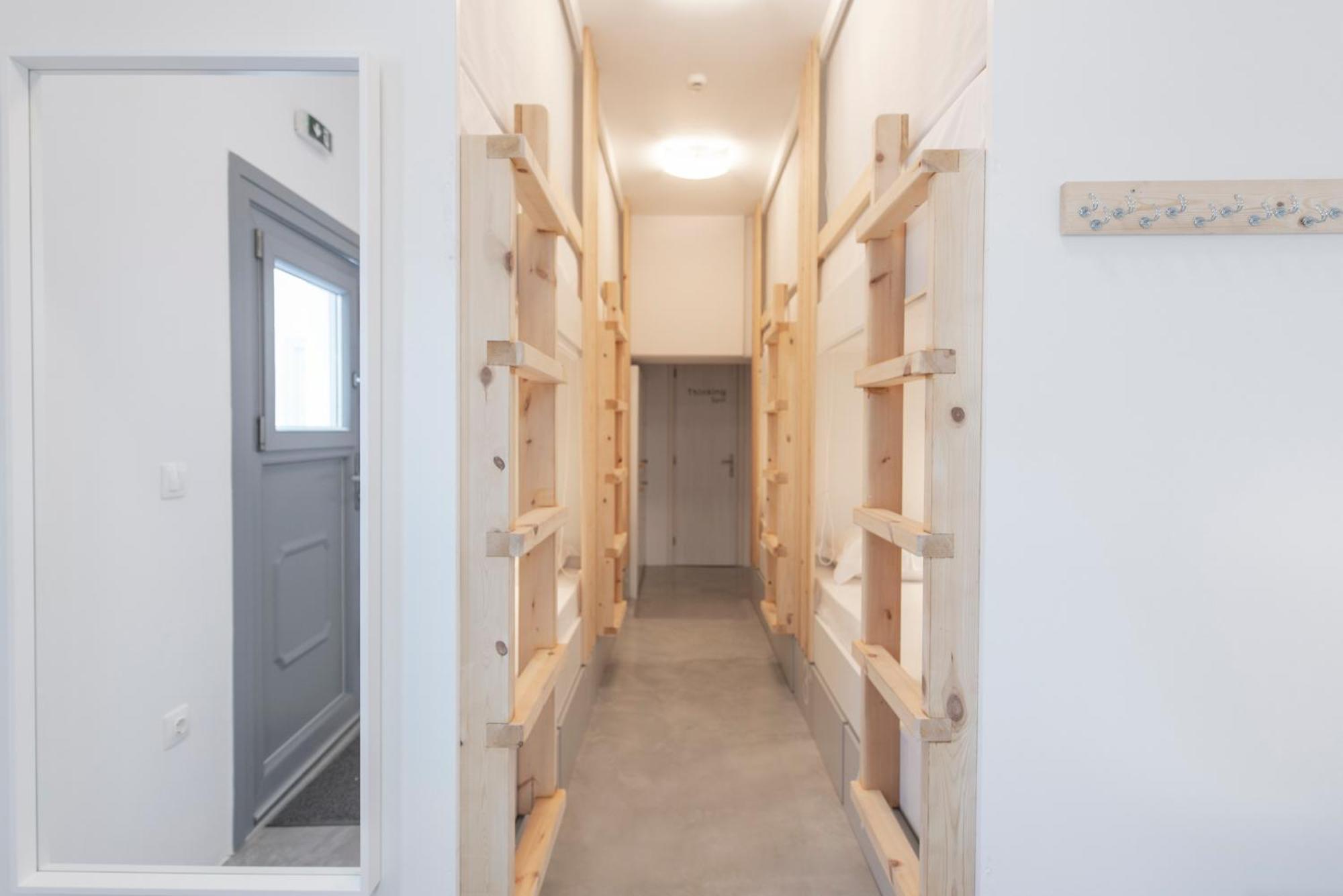 Bedspot Hostel Fira  Eksteriør billede