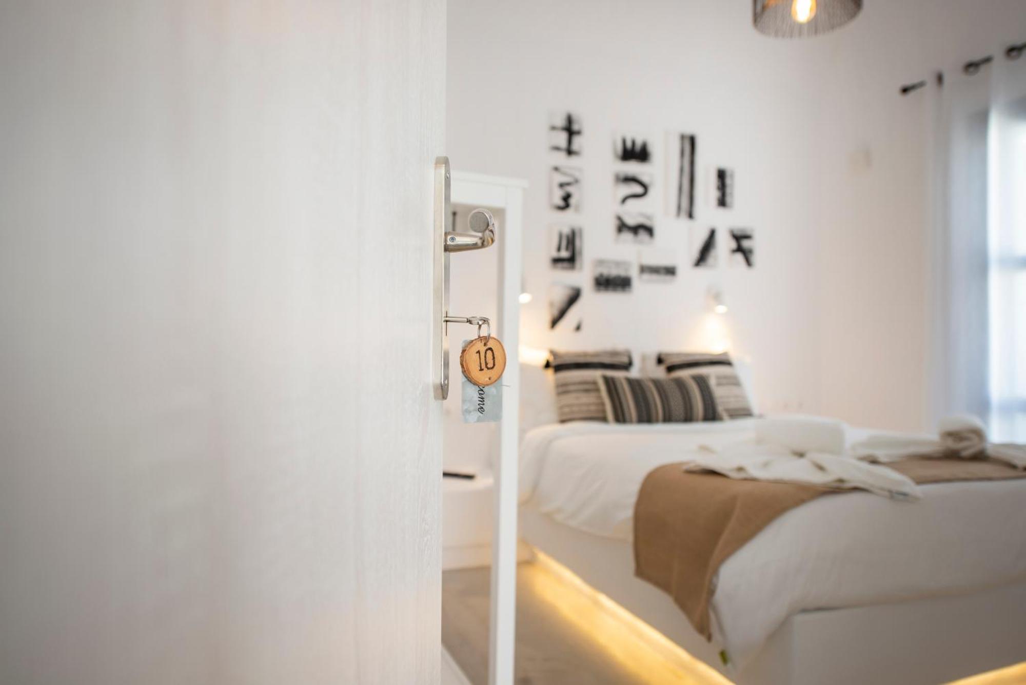 Bedspot Hostel Fira  Eksteriør billede